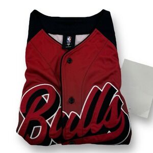 Ultra Game x NBA Chicago Bulls Short Sleeve Button Up Shirt -‎ Black & Red - Med